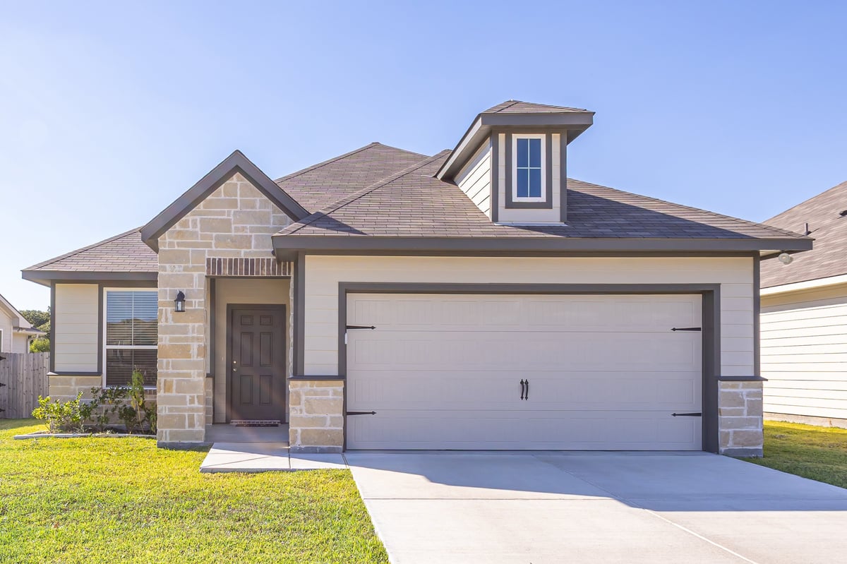 Charming traditional suburban house with double garage and large garden, older style